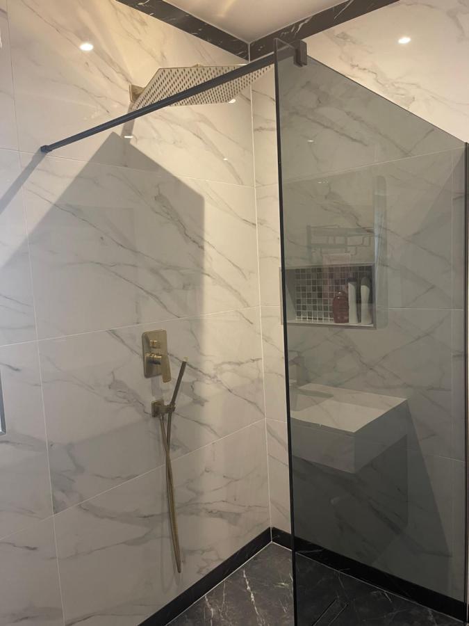 Modern Huge Double Room With Private Bathroom In Colindale Edgware Exterior photo